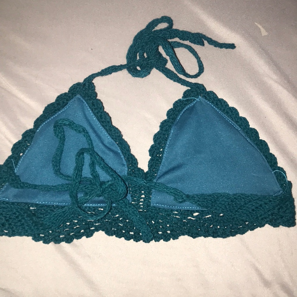 Bikini - Picture 3 of 4